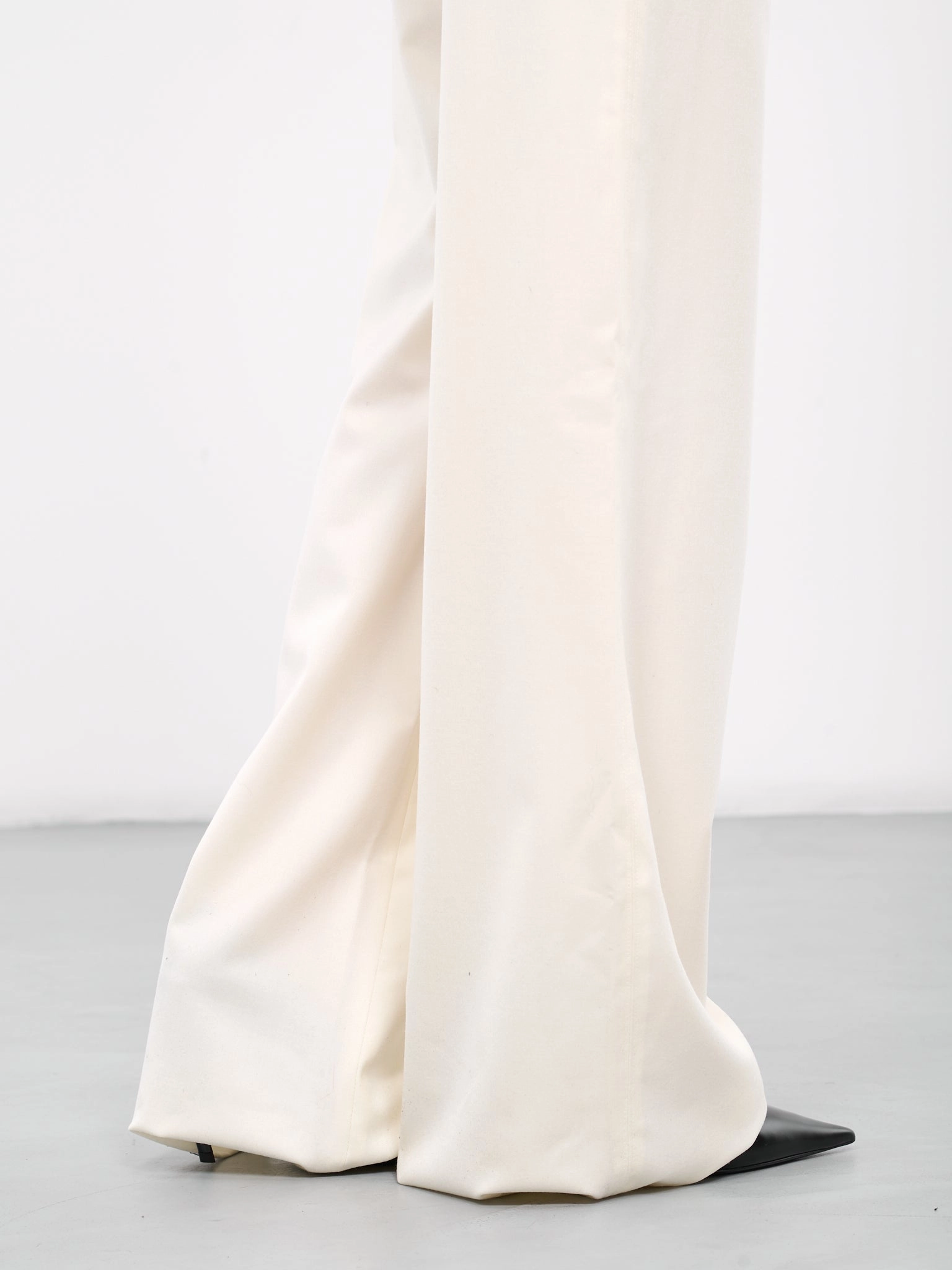 Diagonal Trousers (TR-W02-WHITE)