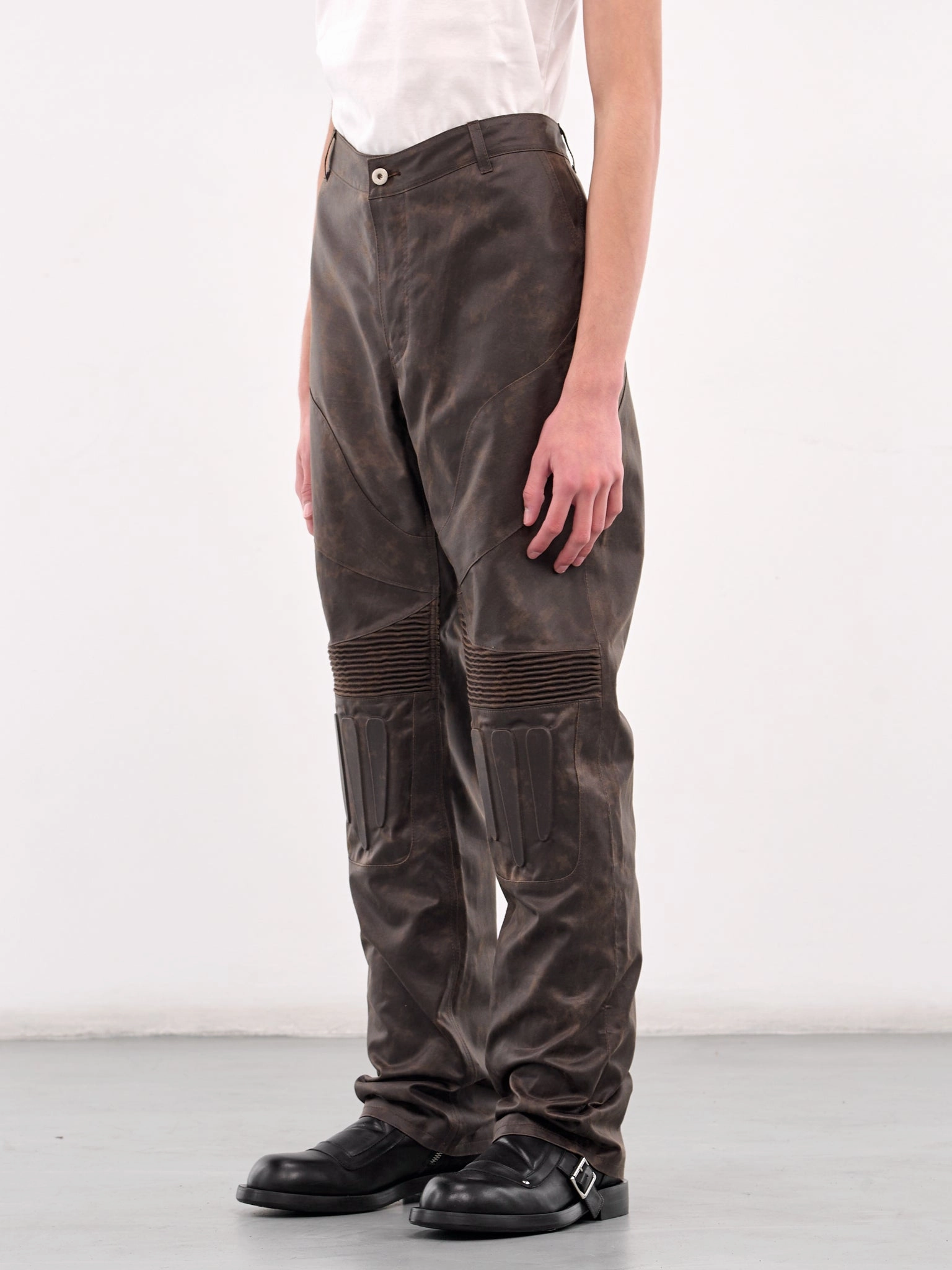Embossing Faux Leather Trousers (T09-BROWN)